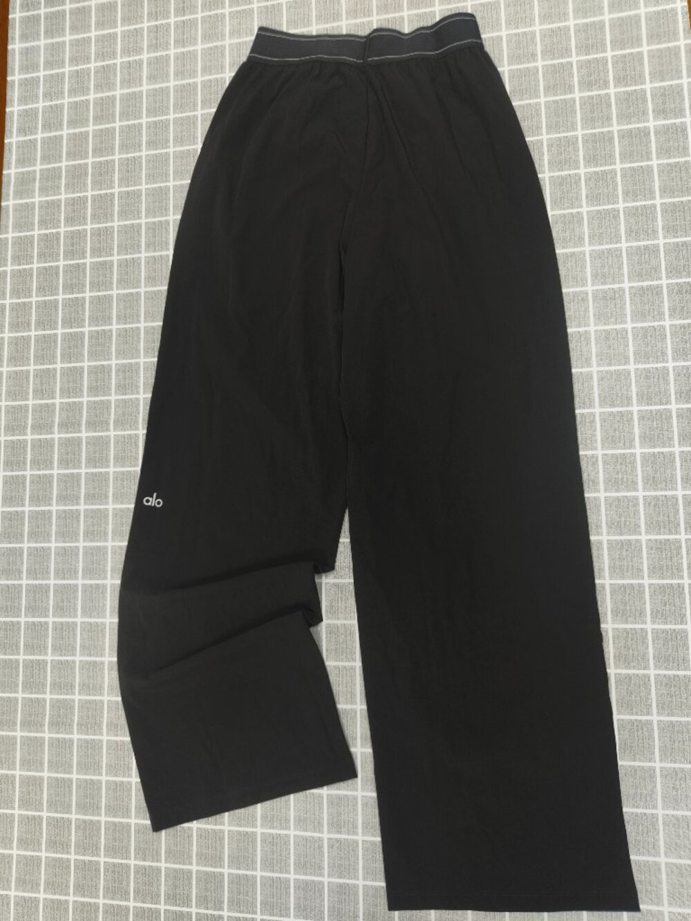 Regular Alo Yoga Black Trouser 🙋🏻‍♀️Women's Sz S-L😉 - Picture 3 of 8